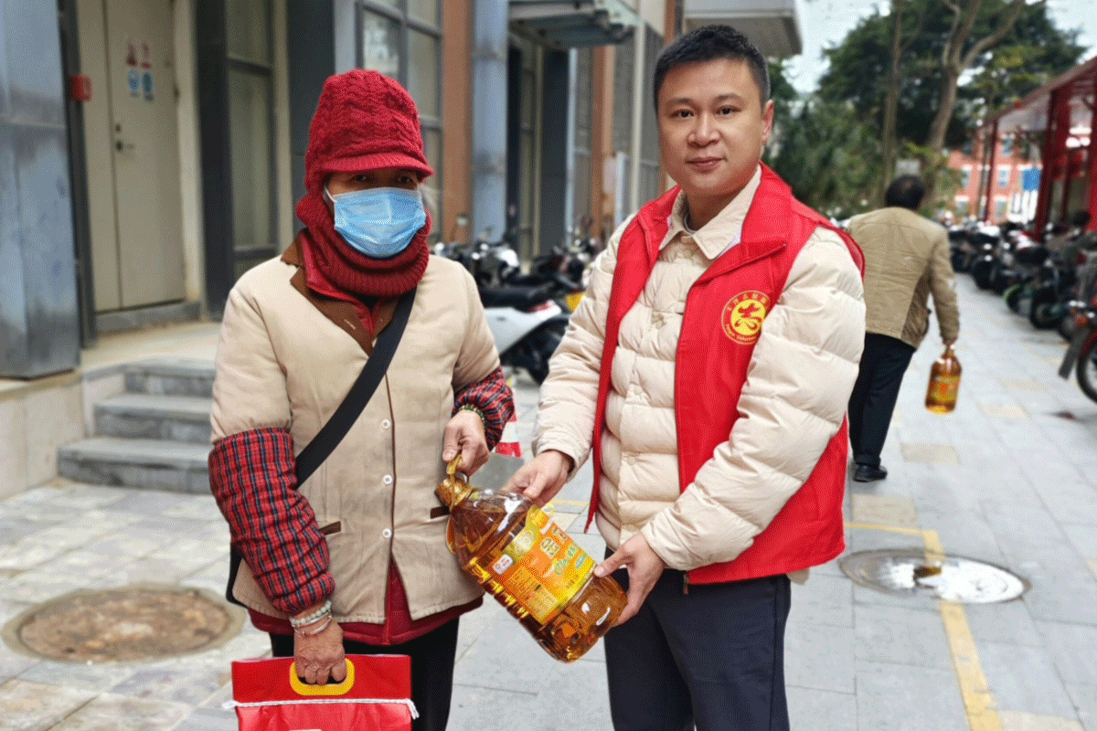 2024年新时颖新春慰问环卫工人志愿服务活动(图2)